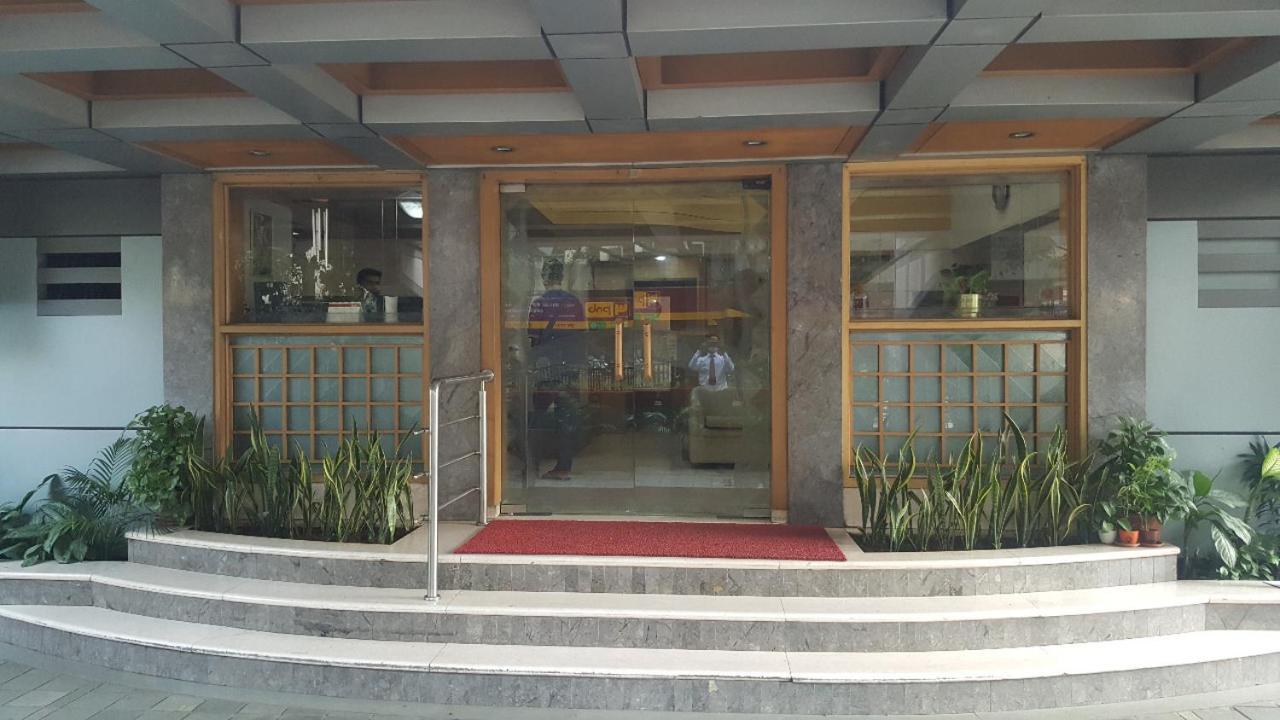 Hotel Ashirwad ปูเน่ ภายนอก รูปภาพ