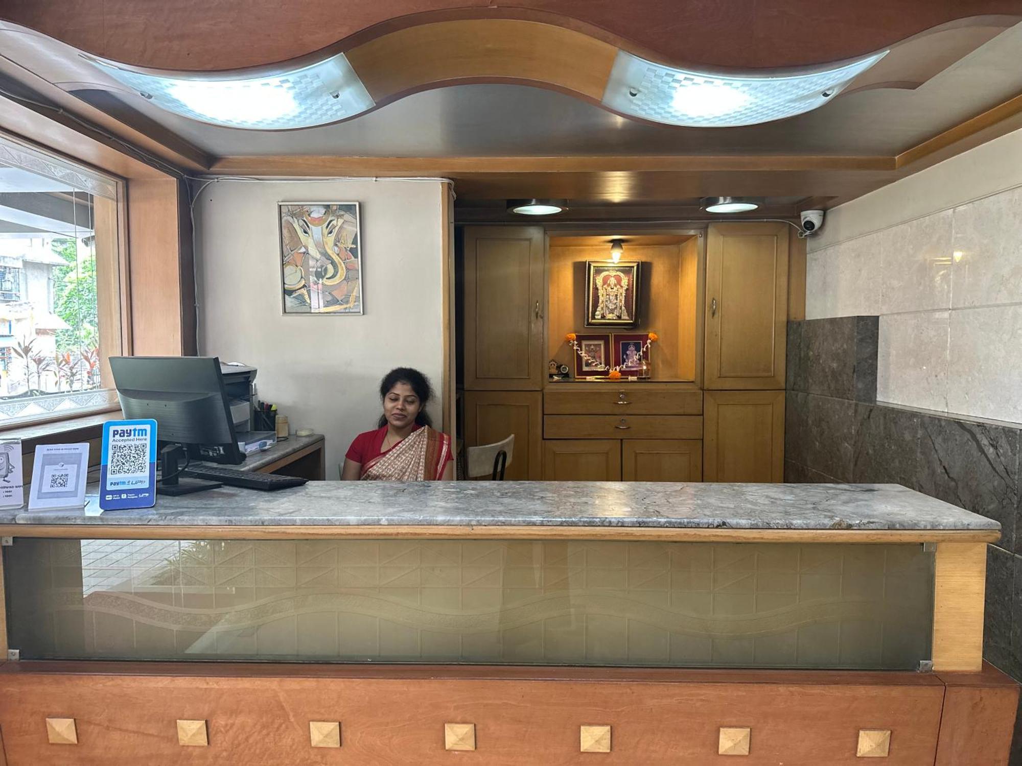 Hotel Ashirwad ปูเน่ ภายนอก รูปภาพ