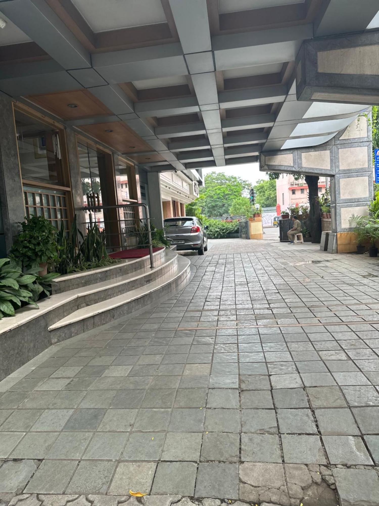 Hotel Ashirwad ปูเน่ ภายนอก รูปภาพ