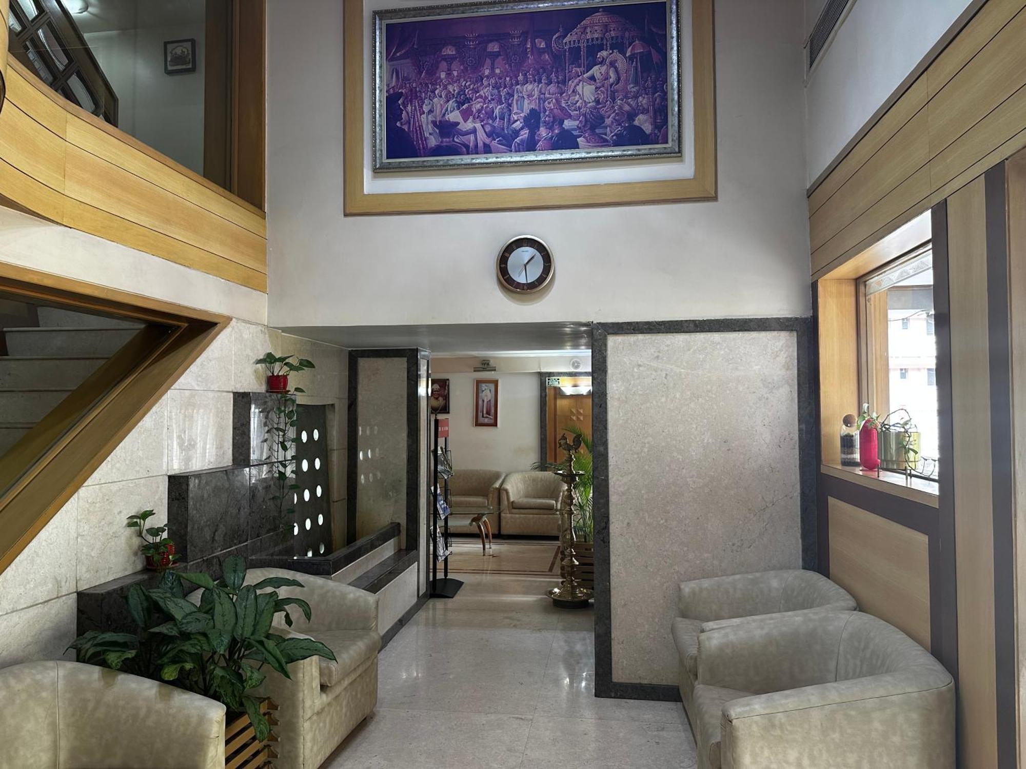 Hotel Ashirwad ปูเน่ ภายนอก รูปภาพ