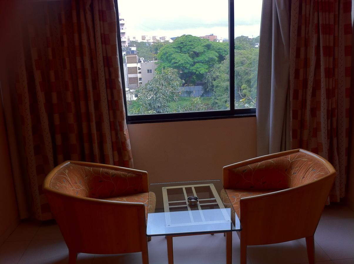 Hotel Ashirwad ปูเน่ ภายนอก รูปภาพ